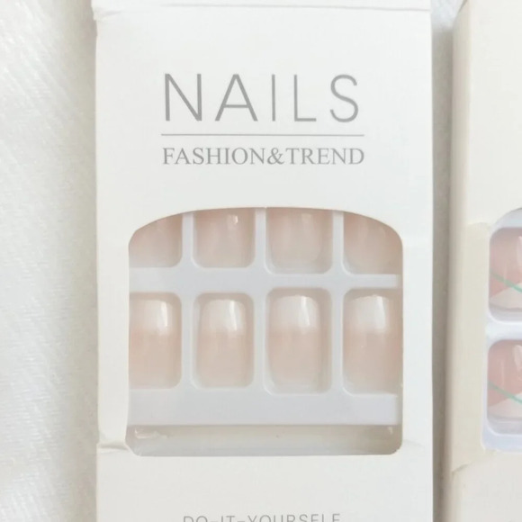 Set of four press on nails NEW - Picture 5 of 5